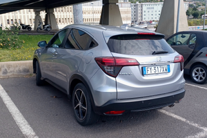 Auro in buon stato tagliando regolarmente