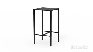 Tavolo alto e sgabelli da esterno