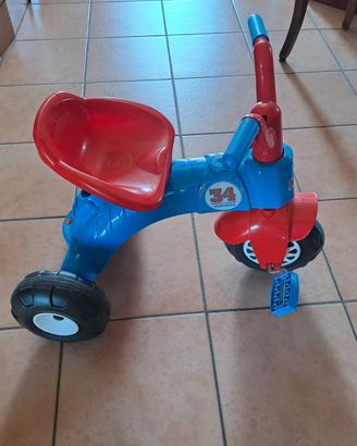 Triciclo a pedali