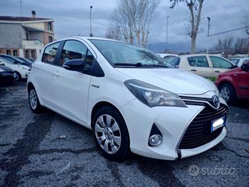Toyota Yaris 1.5 Hybrid 5 porte by Glamour