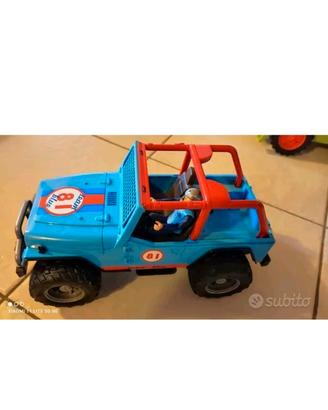 BRUDER jeep con pilota 