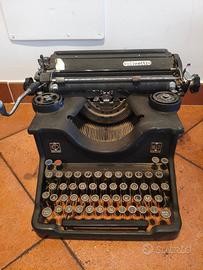Storica macchina da scrivere Olivetti M40