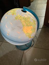 Mappamondo illuminato