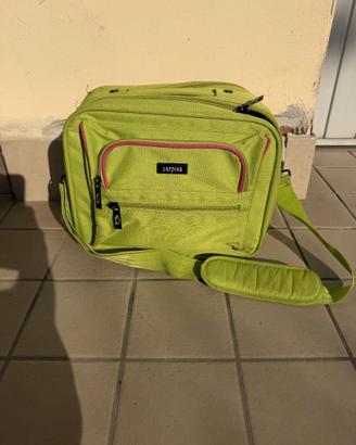 Borsa viaggio  beauty case Carpisa verde lime