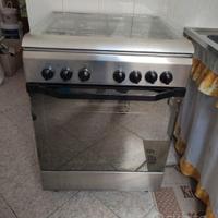 Cucinino con 4 fuochi, forno elettrico integrato