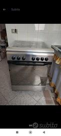 Cucinino con 4 fuochi, forno elettrico integrato