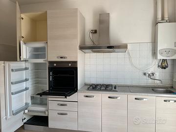 Cucina in legno color avorio