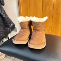 UGG stivaletti bambina 28 con fiocco