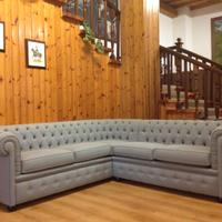 Divano Chesterfield angolare in tessuto blu su mis