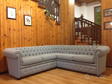 Divano Chesterfield angolare in tessuto blu su mis