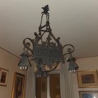 Lampadario antico stile medievale