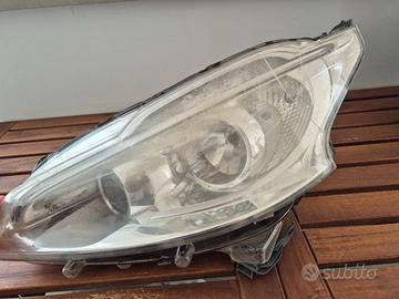 Faro Anteriore Sinistro Peugeot 208 del 2014