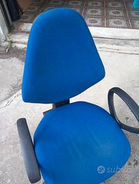 sedia ufficio con rotelle e braccioli