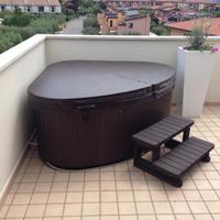 Piscina idromassaggio interni ed esterni
