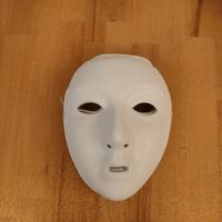 maschere e guanti bianchi Carnevale 