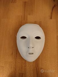 maschere e guanti bianchi Carnevale 