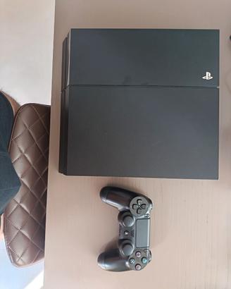 PS4 + 16 giochi + un controller