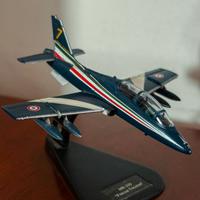 Modellino aereo MB-339 "Frecce Tricolori" in scala