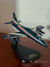 Modellino aereo MB-339 "Frecce Tricolori" in scala