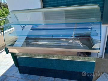 Vetrina refrigerata (senza motore ora)