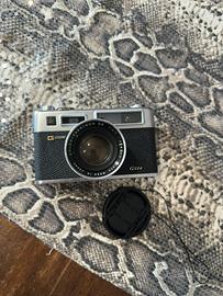 Macchina fotografica a rullino vintage .Yashica