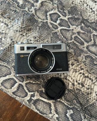 Macchina fotografica a rullino vintage .Yashica