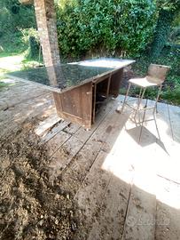 Tavolo con lastra di marmo indipendente