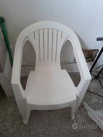 4 Sedie in plastica con tavolo da 6 posti