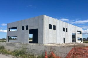 Immobile di 1000 m² con 5 locali a Frignano