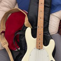 Basso Ernie Ball MusicMan Stingray