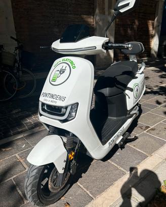 Scooter elettrico sunra