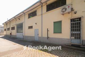 CAPANNONE CON AREA CORTILIZIA E UFFICI AL PRIMO PI