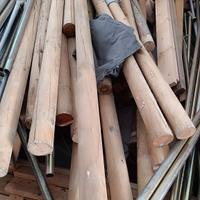 pali per recinzione ai giardini in legno