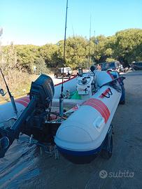 Gommone con motore e carrello omologato