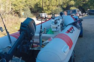 Gommone con motore e carrello omologato