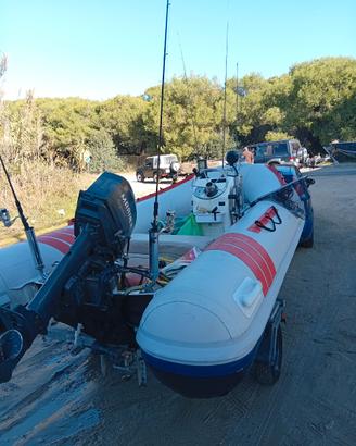 Gommone con motore e carrello omologato