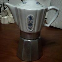 caffettiera 6 tazze marchio alpu in ceramica