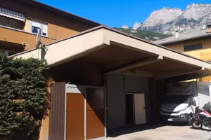 Magazzino più cortile recintato più appartamento