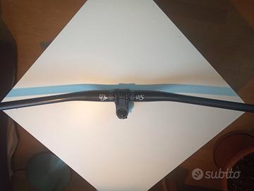 Manubrio Race Face Next R Carbon + Attacco 45mm