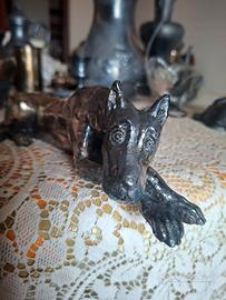 Scultura in argento 925, cane a riposo, metà XX