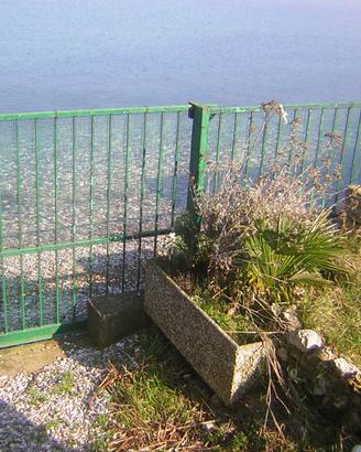 Area privata  sul lago di garda per camper ecc