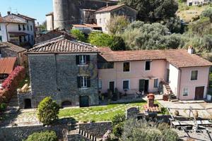 Rustico / Casale di 416 m² con più di 5 locali e b