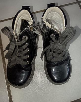 stivaletti nero lucido