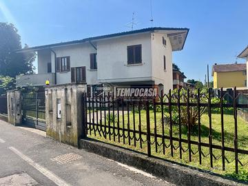 VILLA SINGOLA DI AMPIA METRATURA CON GIARDINO E TE