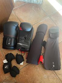 Set guantoni boxe e paratibie/piedi decathlon