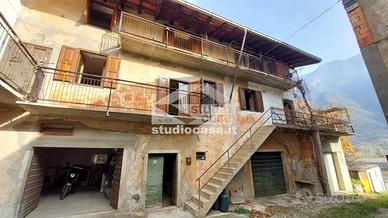 PORZIONE DI CASA CON 2 APPARTAMENTI