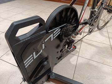 Bici da corsa in carbonio e rulli Elite Suito T