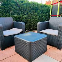 poltrone con tavolo per giardino