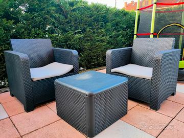 poltrone con tavolo per giardino