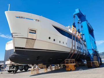 Operaio verniciatore navale e industriale